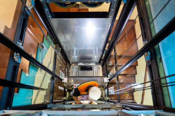 sửa chữa bảo trì thang máy