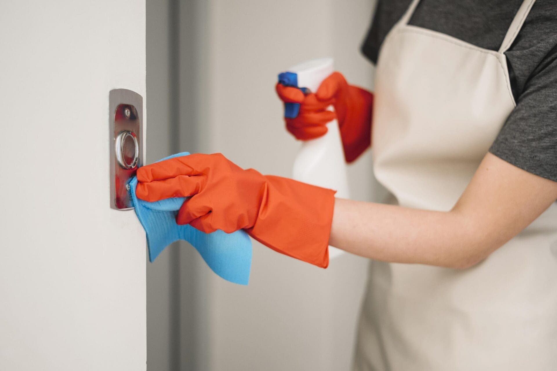 nước lau inox thang máy