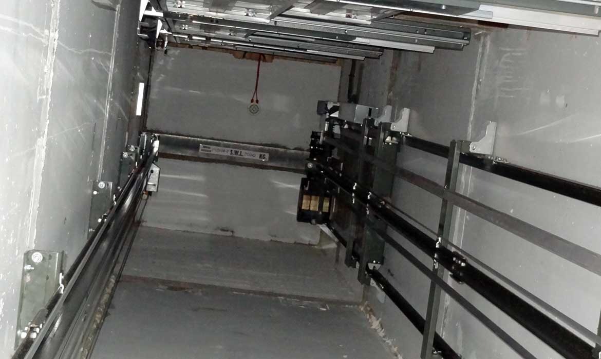 sửa chữa bảo trì thang máy 2