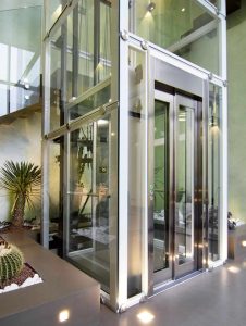 Các yếu tố cần xem xét khi chọn thang máy bằng kính phù hợp