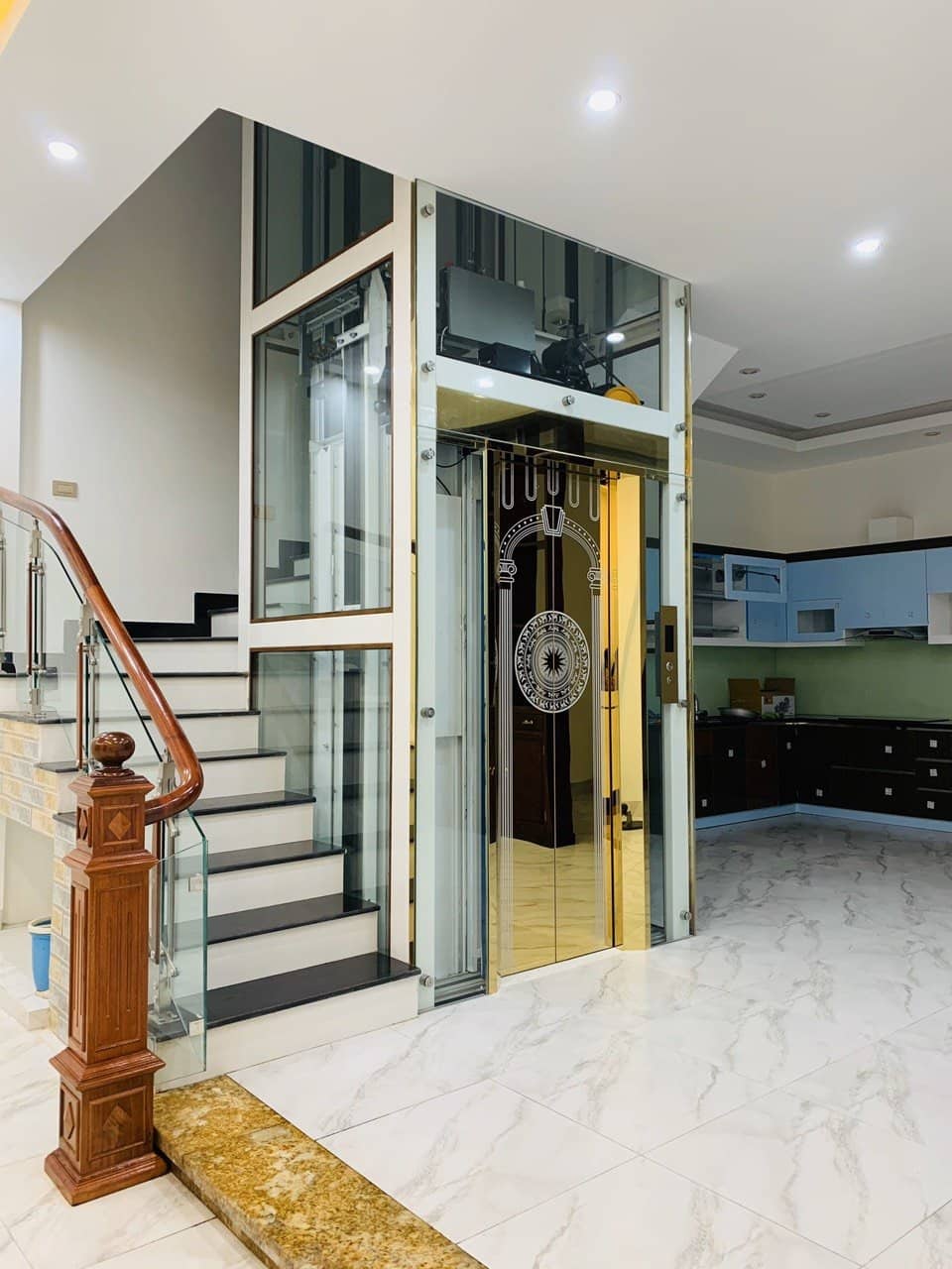 thang máy faralift 7