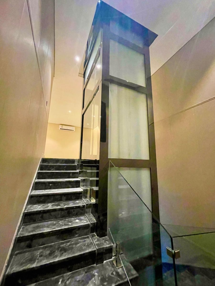 Lựa chọn công nghệ quyết định giá thang máy gia đình 3 tầng