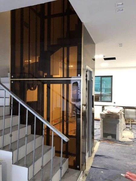 Mẫu thang máy Thụy Điển dành cho gia đình có thiết kế kính sang trọng